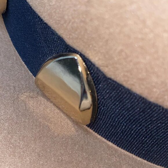 HAT WITH BLACK BAND AND GOLDEN STONES BY TAUPE - Picture 3 of 7